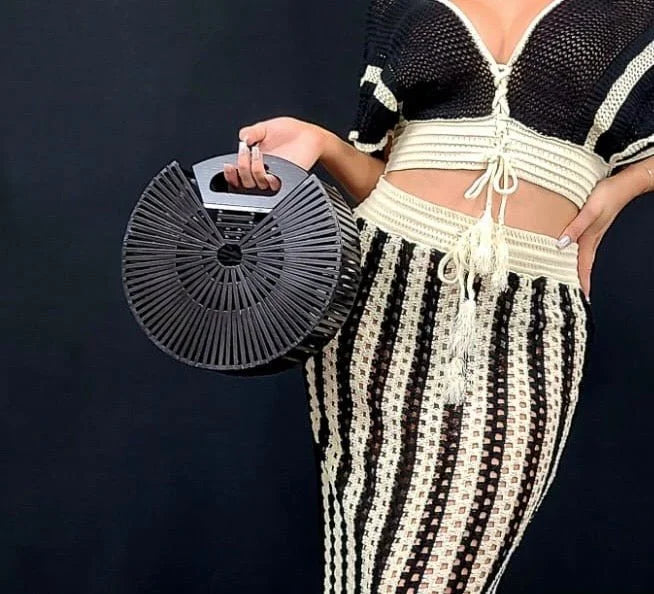 Bamboo Ark Hand Round Clutch (Black)
