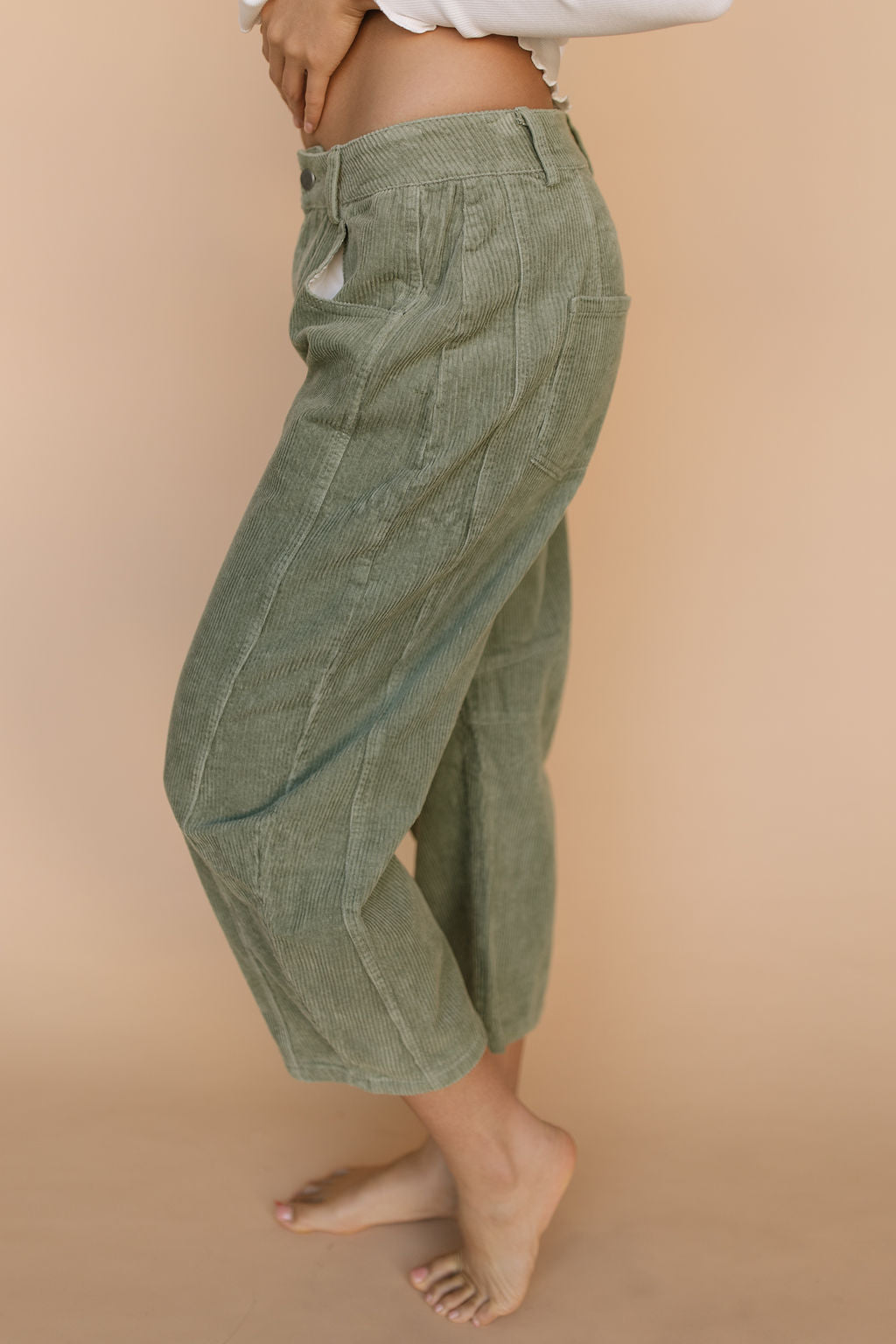 Aiden Corduroy Barrel Jeans in Olive