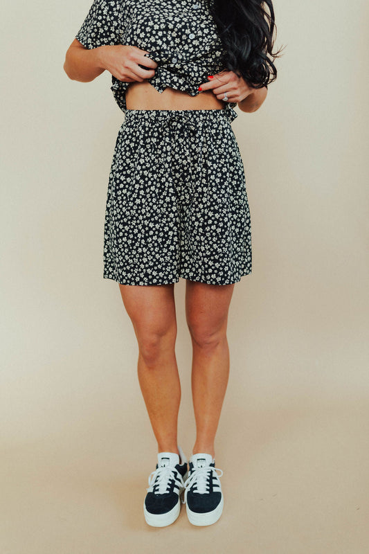 101 Daisies Shorts