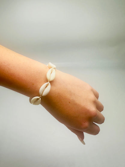 Beach Breeze Shell Bracelet