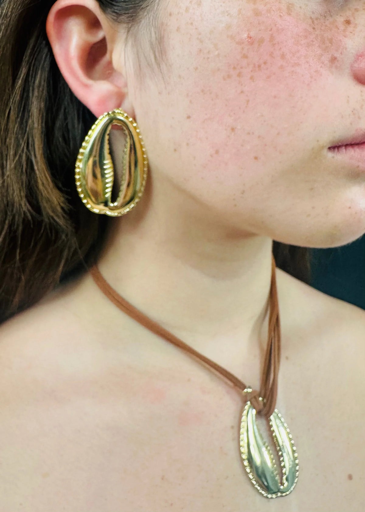 Boho Chic Shell Necklace and Earring Set (Gold)