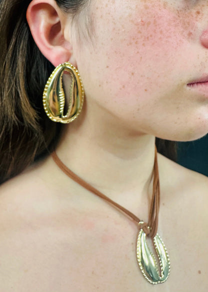 Boho Chic Shell Necklace and Earring Set (Gold)