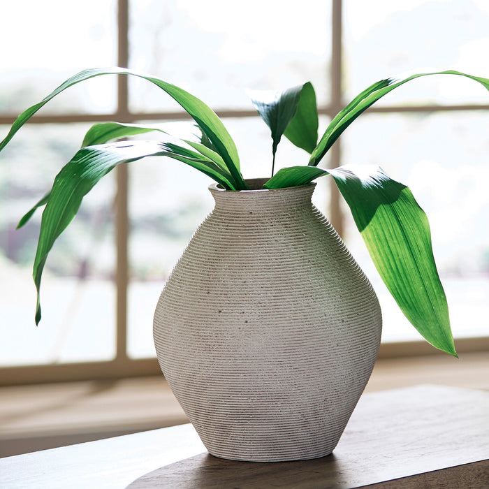 Hannela Vase - QK1059606_ASHL_LF1_RM