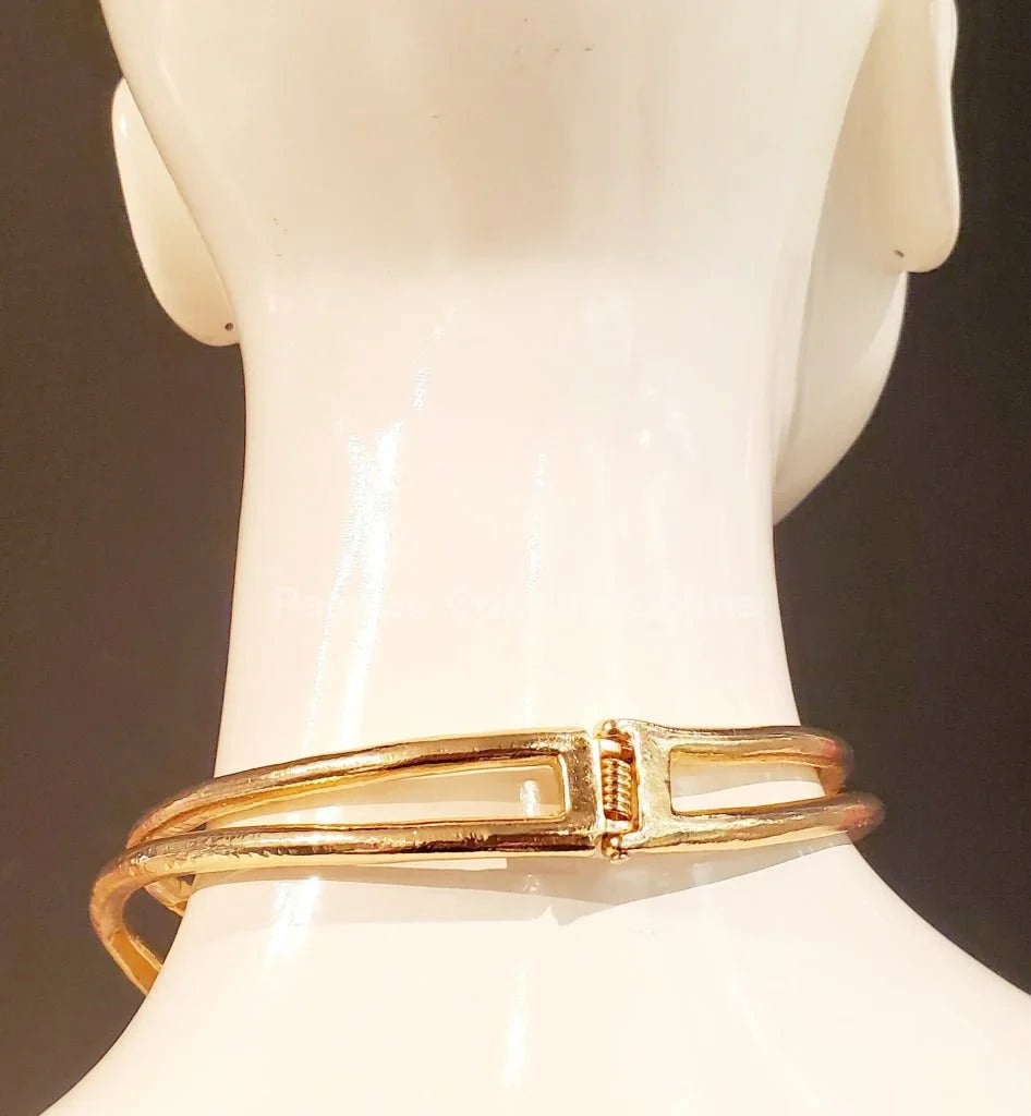 Interwise Gold Metal Necklace with Crossed Rounded Design