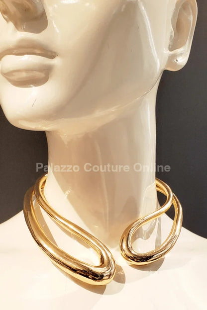 Interwise Gold Metal Necklace with Crossed Rounded Design